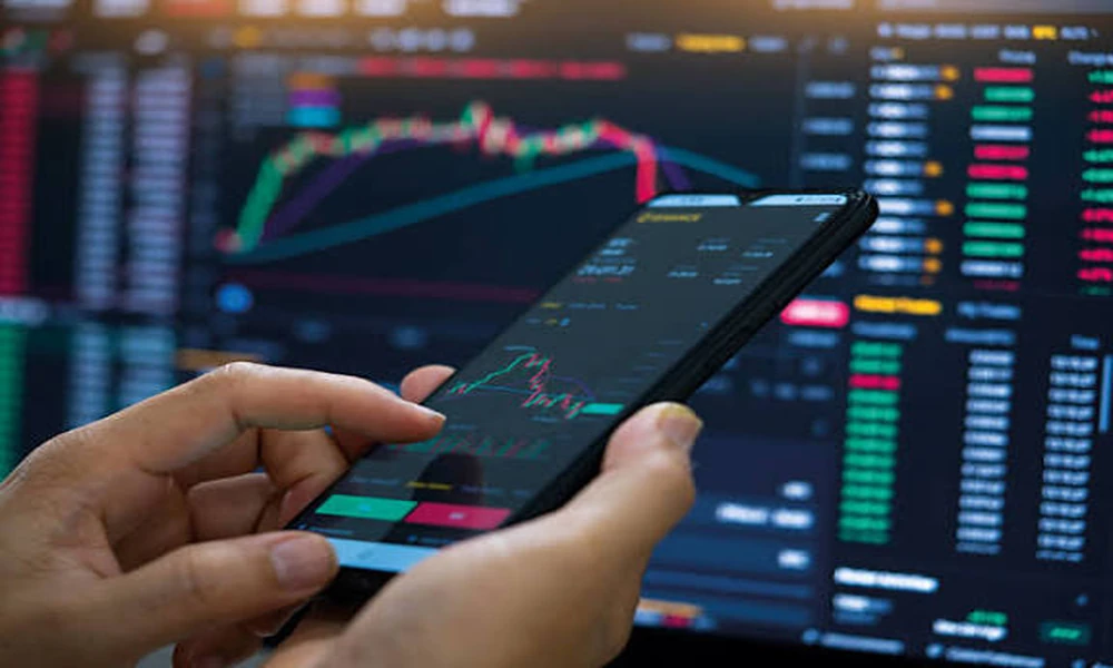 Fed Policy Repricing: Trading the Gap Between Market Expectations and Interest-Rate Decisions